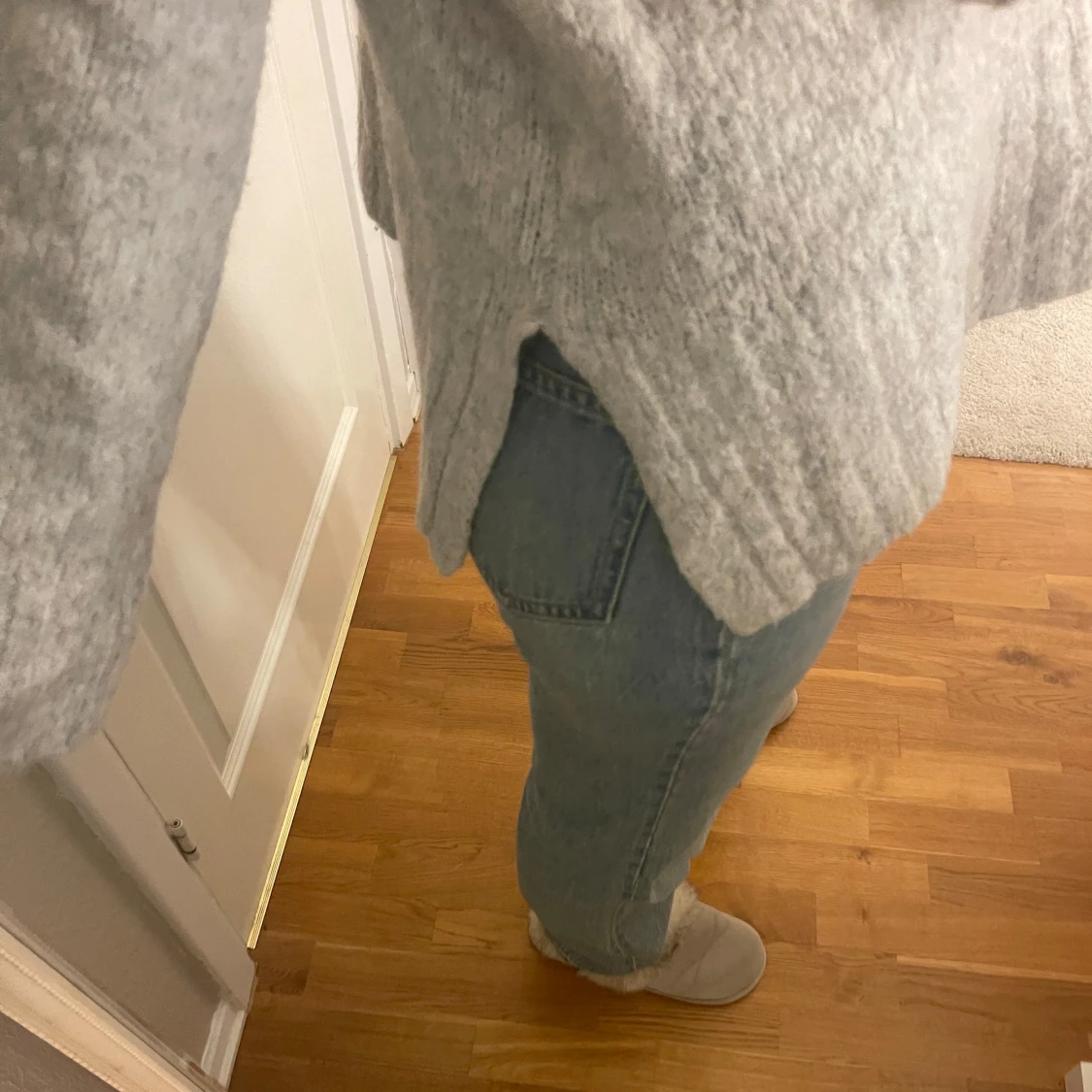 Grå stickad tröja med polokrage - 90