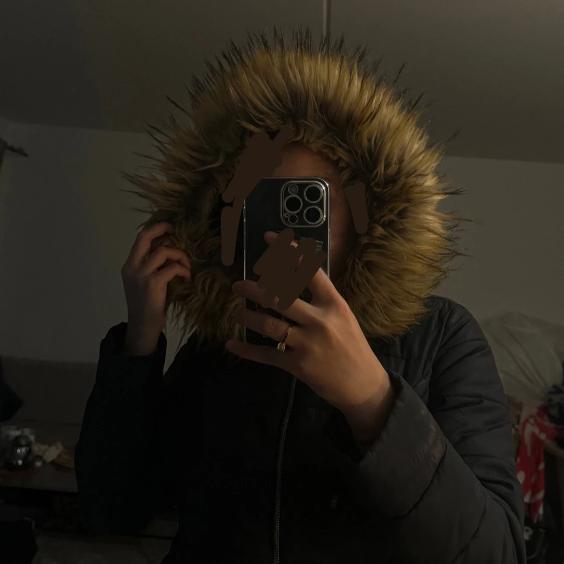 Svart vinterjacka med pälskrage - 90