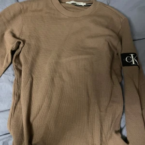 Calvin Klein Långärmad Tröja - Storlek S. Bra skick, ingen synliga defekter. Sälj för ej användning