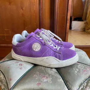 Eytys wave sneakers i storlek 41, jag som har 40 har även använt dessa! Fint skick, inget att anmärka på! 