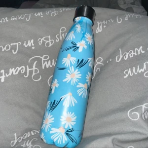 Vattenflaska  - Håller varmt och kallt 🦋