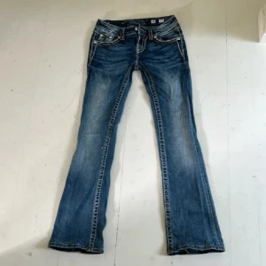 Miss me jeans - Snygga lågmidjade bootcut jeans från miss me i fint skick🙌🏼🙌🏼
