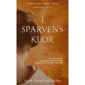 I Sparvens klor. Del 1 (bok, danskt band) - Tsukiko har hört till kurtisanhuset så länge hon kan minnas. Hon vet inte varifrån hon kommer, men hennes framtid som kurtisan är utstakad. När en herrelös samuraj rusar in på kurtisanhusets bakgård med svärdet höjt inleds hennes möte med världen utanför nöjesdistriktets mur – en värld där helt andra regler gäller. Att ta Tsukiko som gisslan är inte det mest genomtänkta Hiroshi gjort i sitt liv. Särskilt inte när han är på flykt undan rättvisan. Han måste bestämma sig för hur han ska göra med den viljestarka kurtisanen, innan han får mer problem än han redan har. Suzume, eller Sparven, är en av de mest beryktade medlemmarna i en grupp som anlitas av inflytelserika personer för att utföra lönnmord, spioneri och inbrott. Omständigheterna driver Tsukiko, Hiroshi och Sparven mot varandra tills ingen av dem kan komma undan. Första delen av I Sparvens klor, en roman i två delar om frihet, makt och kärlek. Karin Söderlund Leifler föddes 1979 och är uppvuxen i Växjö. Efter studietiden i Stockholm flyttade hon till Linköping där hon numera bor med sin familj. Hennes intresse för andra tider och platser väcktes genom böcker när hon var barn. I tioårsåldern blev hon nyfiken på Japan, en fascination som lett fram till att hon skriver romaner som är starkt inspirerade av landets historia och kultur. Hon har doktorerat i medicin och forskat om cancer. För att kunna kombinera intresset för vetenskap med skrivande sadlade hon om till journalist inriktad mot forskning och medicin. Hennes artiklar har publicerats i flera rikstäckande magasin och tidningar. I dag arbetar hon med kommunikation om forskning vid ett universitet.    Format Danskt band   Omfång 315 sidor   Språk Svenska   Förlag Tidsfönster förlag   Utgivningsdatum 2018-05-09   ISBN 9789198430820  