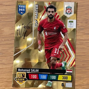 MOHAMED SALAH FIFA 365 FOTBOLLSKORT PANINI - Säljer Mohamed SALAH Fotbollskort, FIFA 365 panini. ”2023 Fotbollskort”. Helt ny och i fint skick.