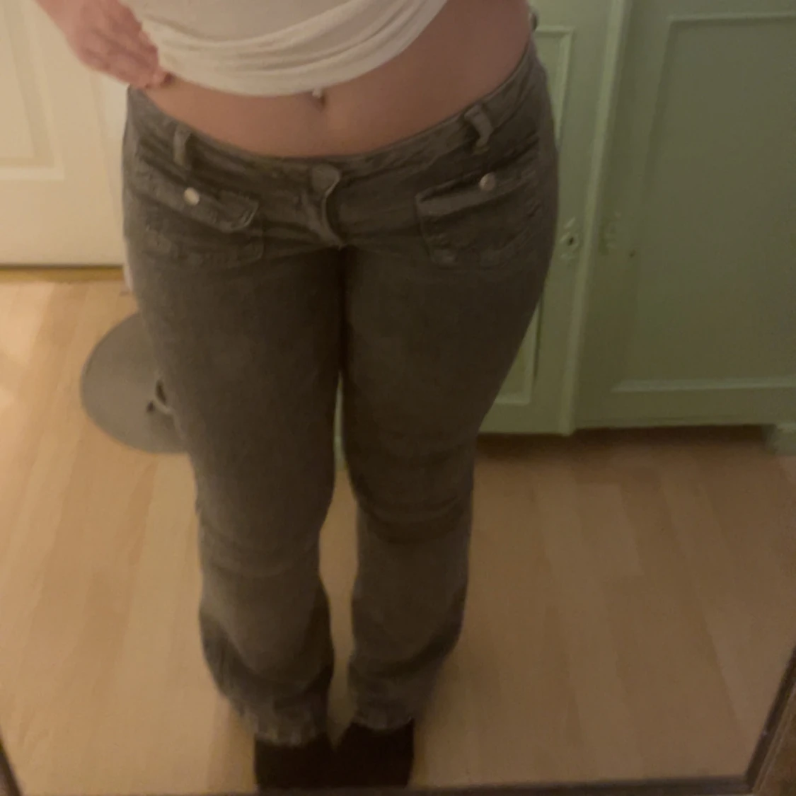 Grå lågmidjade jeans  - 90