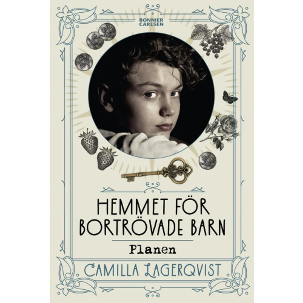 Året är 1910 och fjortonårige Adam arbetar som dräng på en bondgård. Adam är van vid ett hårt och slitsamt liv, som liten såldes han på auktion och han har sedan dess bott på både barnhem och på fattighuset. Men en dag svänger en fin vagn in på gården där han jobbar och hans liv förändras för alltid. Men är Adam verkligen beredd att slå sig till ro och leva ett liv i lyx eller vill han rentav göra något för de barn som har det lika eländigt som han har haft det? Sakta börjar en plan ta form, en plan som både är olaglig och livsfarlig. Tillsammans med sin bästa vän Lily gör han verklighet av sin idé och plötsligt är de jagade, inte bara av arga bönder men även av polisen …Planen är den första delen i Camilla Lagerqvist nya historiska spänningsserie Hemmet för bortrövade barn.    Format Kartonnage   Omfång 170 sidor   Språk Svenska   Förlag Bonnier Carlsen   Utgivningsdatum 2021-09-06   Medverkande Cecilia Danneker Engström   ISBN 9789179756611  . Böcker.