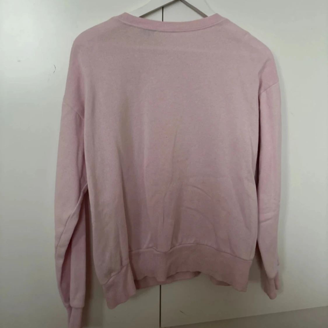 Rosa sweatshirt med Minion-motiv - 90