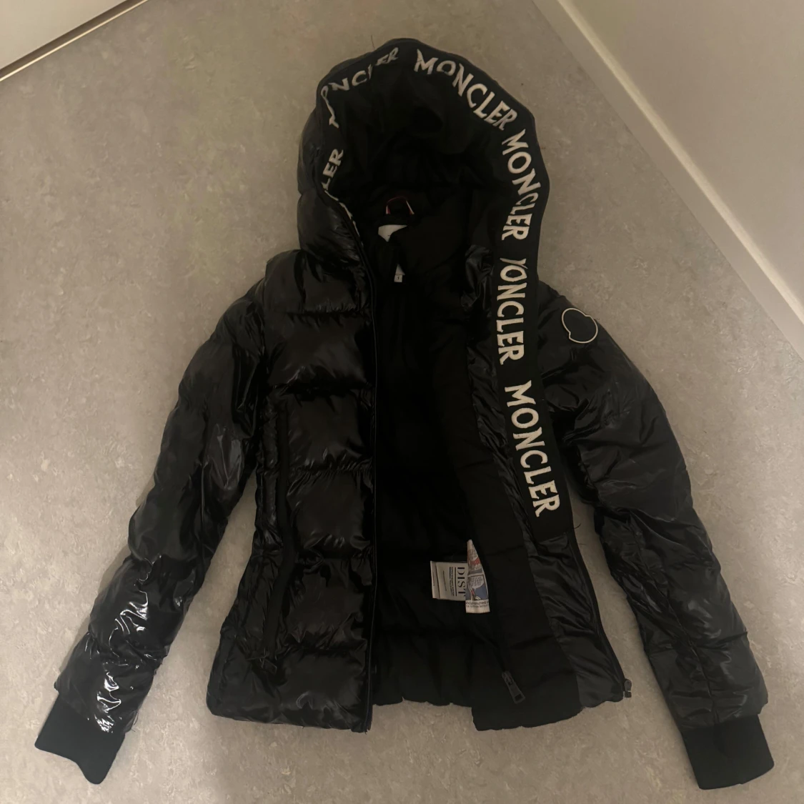 Svart dunjacka från Moncler