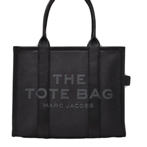 Svart tote bag från Marc Jacobs - Den stora i large sökes!!!