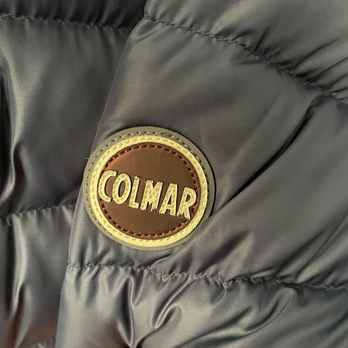 Mörkblå pufferjacka från Colmar - 91