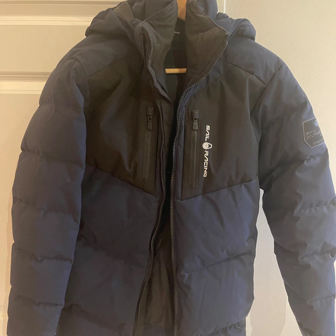 Svart dunjacka från Sail Racing - 93