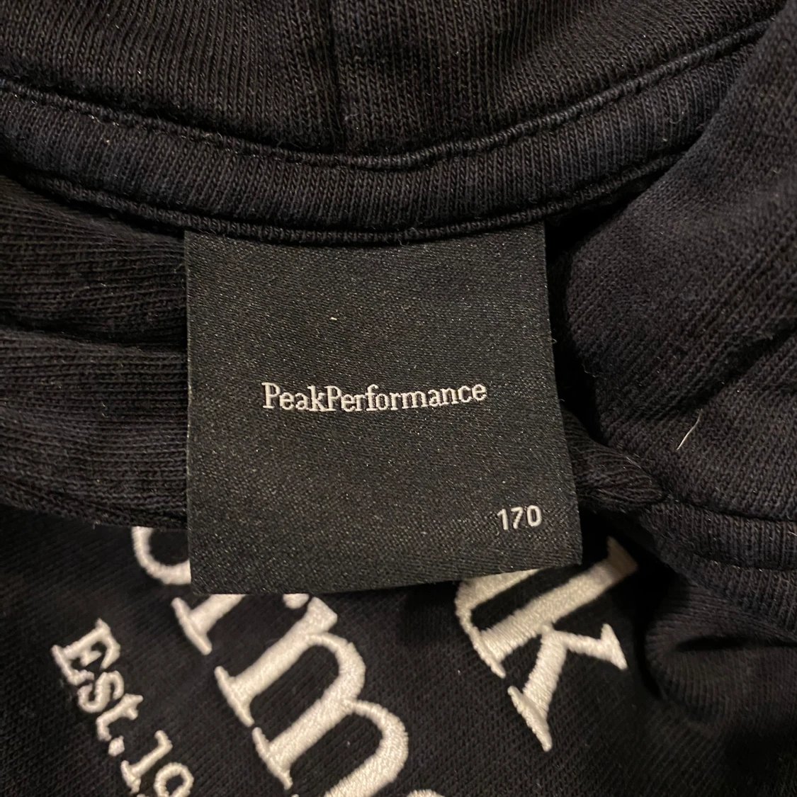 Svart hoodie från Peak Performance - 92