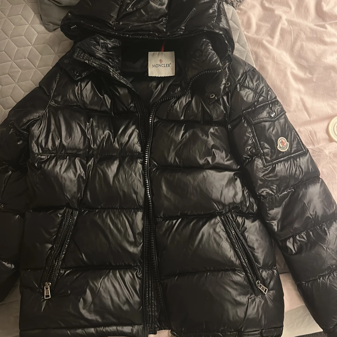 Svart dunjacka från Moncler
