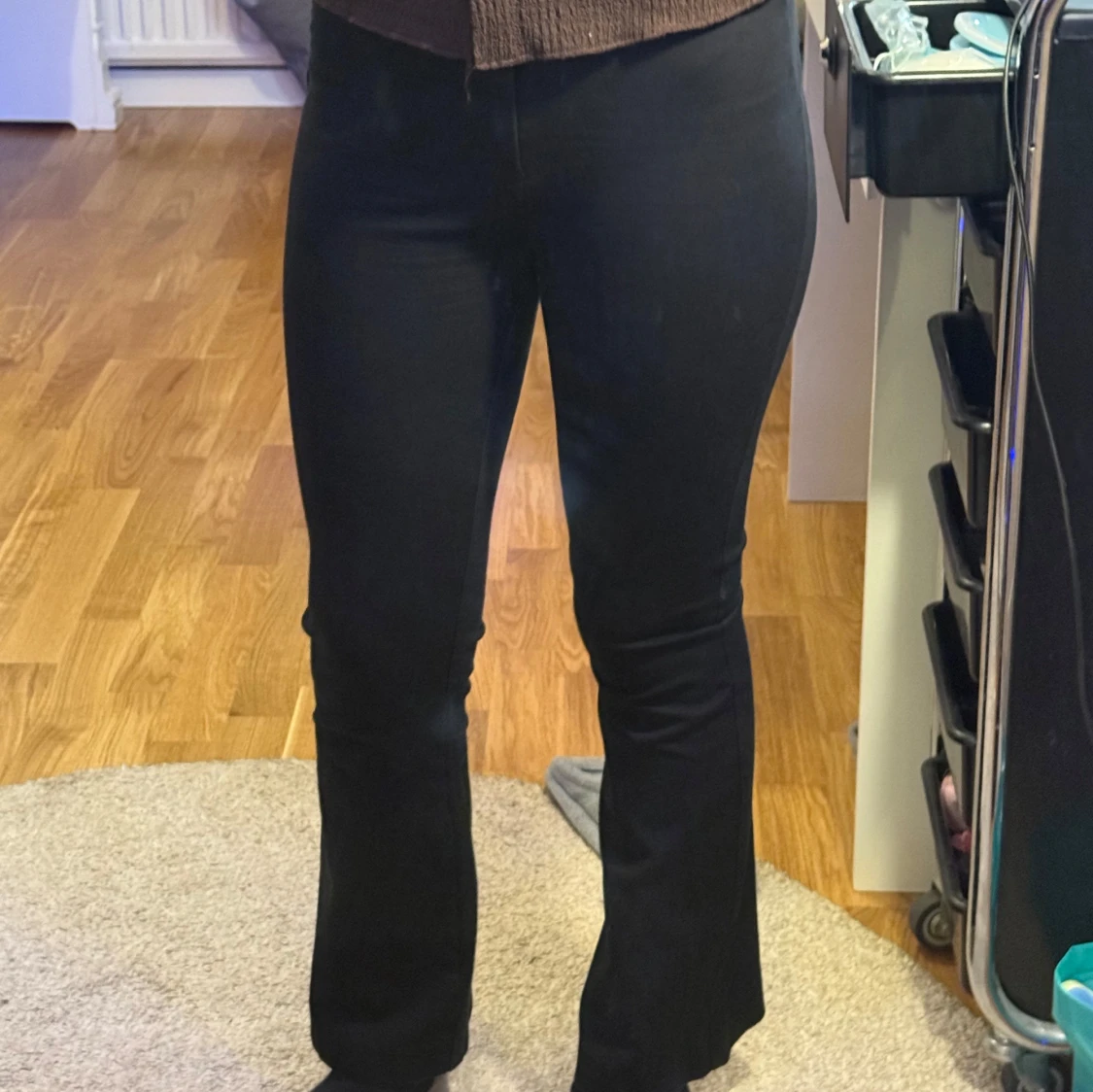 Svarta bootcut byxor - 90