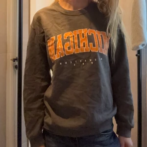 Tröja  - Superfin sweatshirt från missguided men köpt på asos❤️ jättefint skick och supermysig!