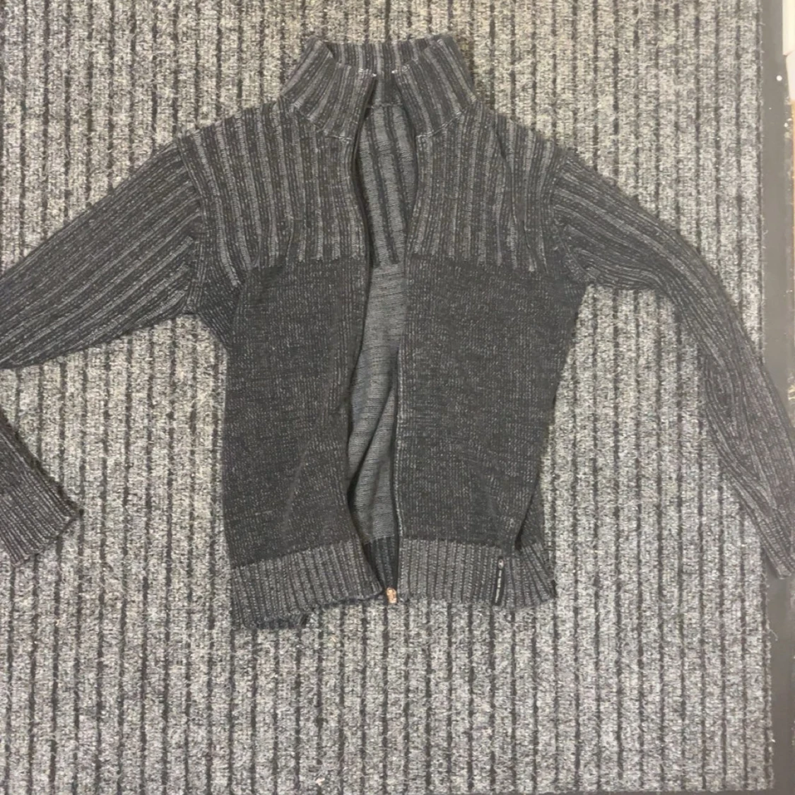 Grå stickad kofta från Tom Tailor - 90