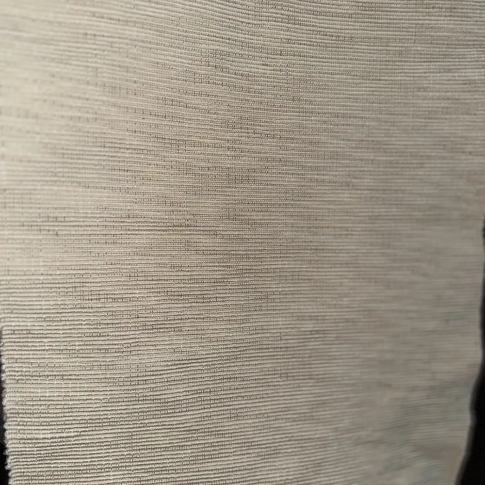 Har använts ett par gånger och är mestadels sliten pga tvättar, annars i fint/gott skick! FÖRST TILL KVARN! ✨(Vid köp av fler artiklar får du rabatt! Mer om det finns i min profil!). Muu.
