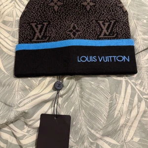 Mössa Och Keps paket pris - 2 helt oanvända keps och mössa som jag säljer fick in dom idag lördag 28! Perfekt för vintern. priset går alltid att diskuteras finns i Stockholm 