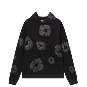 Denim tear Black. Flower print  - Snygg svart hoodie med unikt blommönster i grått. Perfekt för en avslappnad stil med en twist. Den har en klassisk känguruficka och en bekväm huva.
