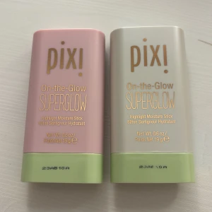 Pixi Highlight  - Två fuktgivande highlightersticks från Pixi, On-the-Glow Superglow. Aldrig använda! En kostar 100kr