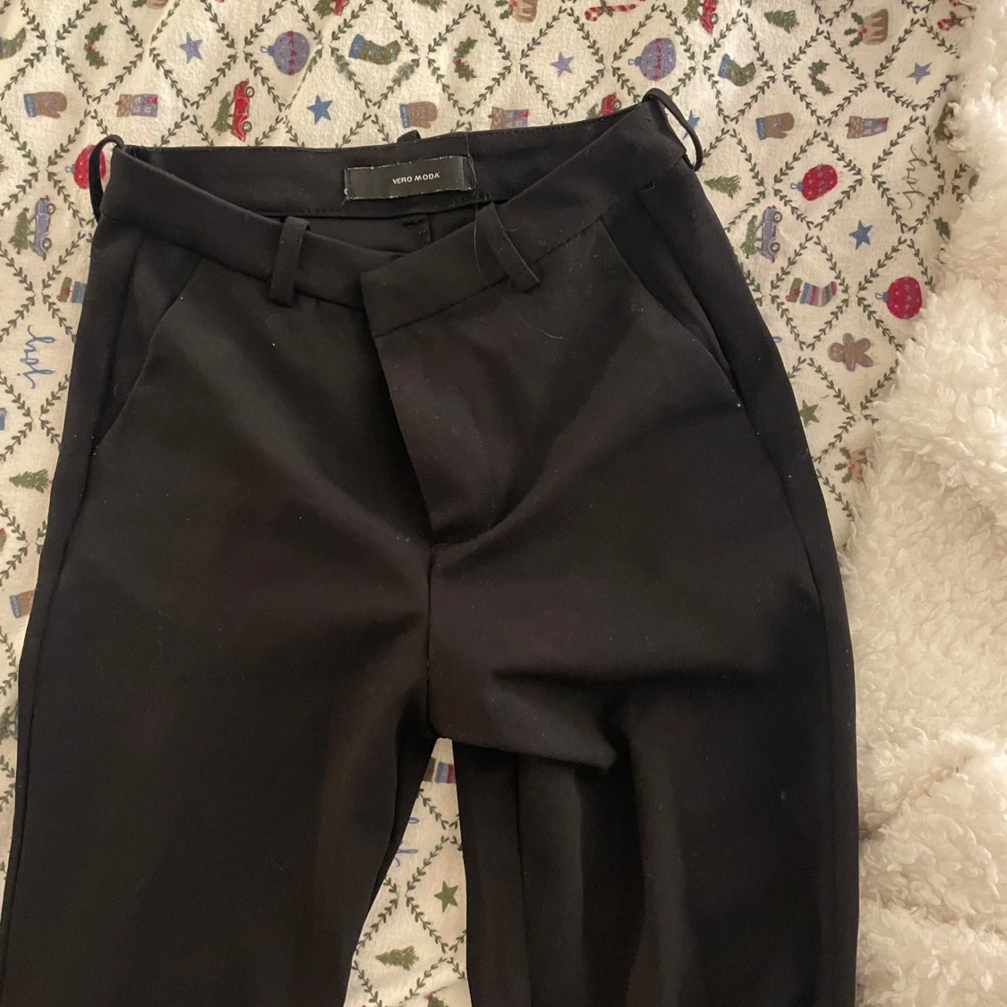 Svarta kostymbyxor från Vero Moda