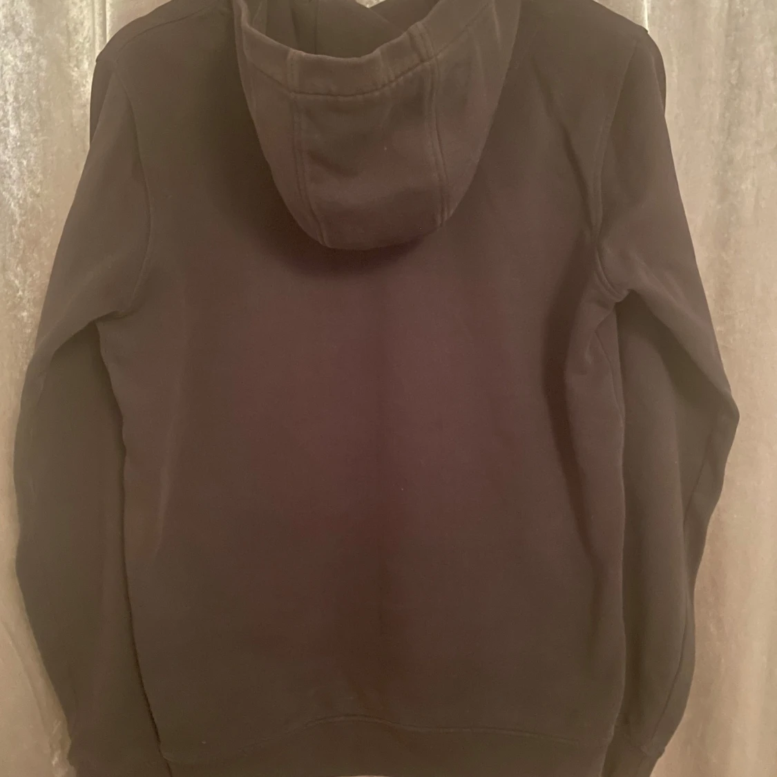 Svart hoodie från Lyle & Scott, strl 14/15 år - 90