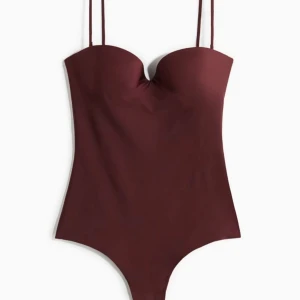 Vinröd body - Kollar intresset för om någon vill byta denna vinröda body från hm i storlek 75A till en i 75B. Endast använd en gång. 💕