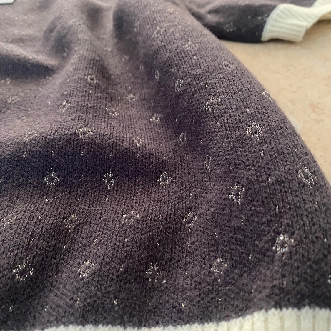 Tröja med lagom puffärm - 90