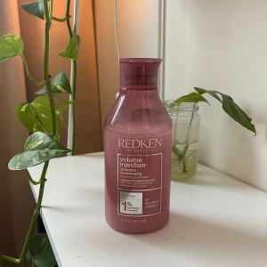 Redken Volume Shampoo - Populärt schampoo som luktar väldigt gott och är drygt 