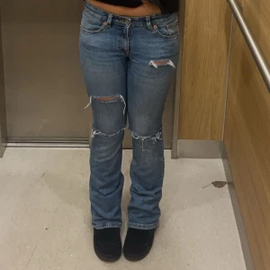 Blå bootcut jeans - Säljer ett par jätte snygga blå bootcut jeans . Storlek xs. Dom är i bra skick 