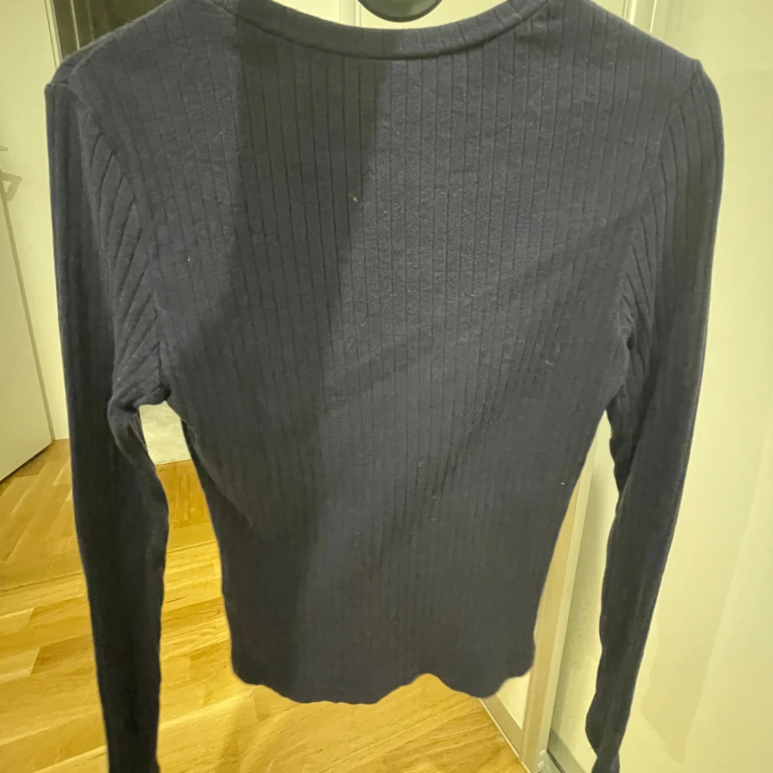 Mörkblå tröja - 92