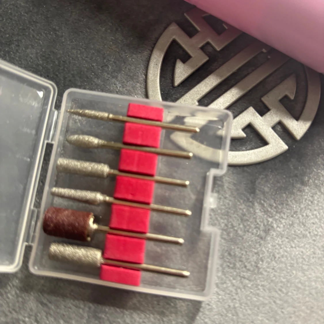 Rosa elektrisk nagelfil med tillbehör - 90