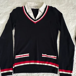 Två fina polotröjor från Morgan de Toi - Två superfina polotröjor från Morgan de Toi. En i XS och en i S. Säljes som paket eller separat. 250 för båda eller 150 för en. 