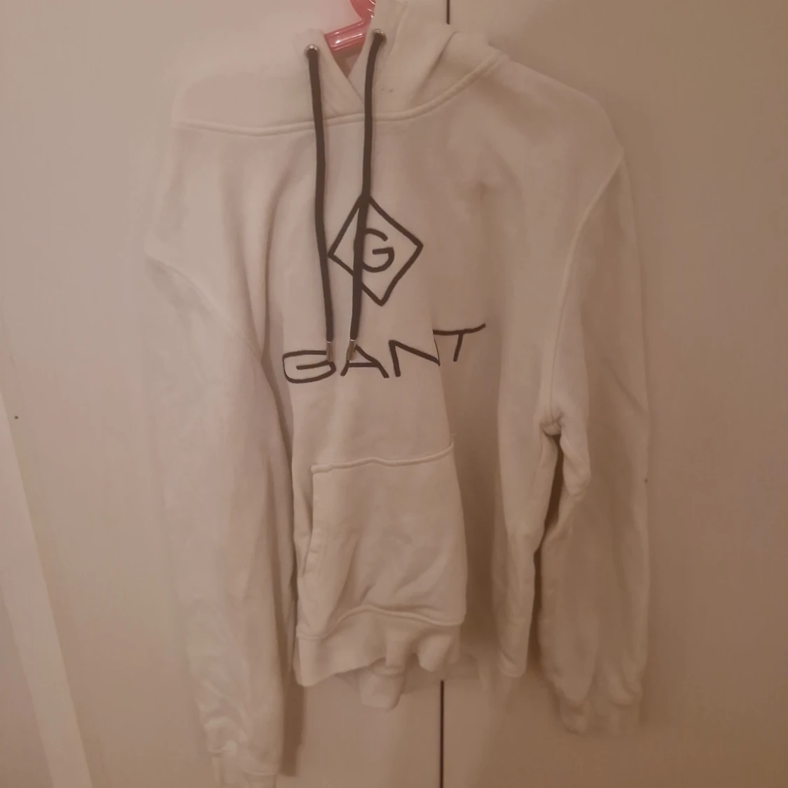 Vit hoodie från Gant