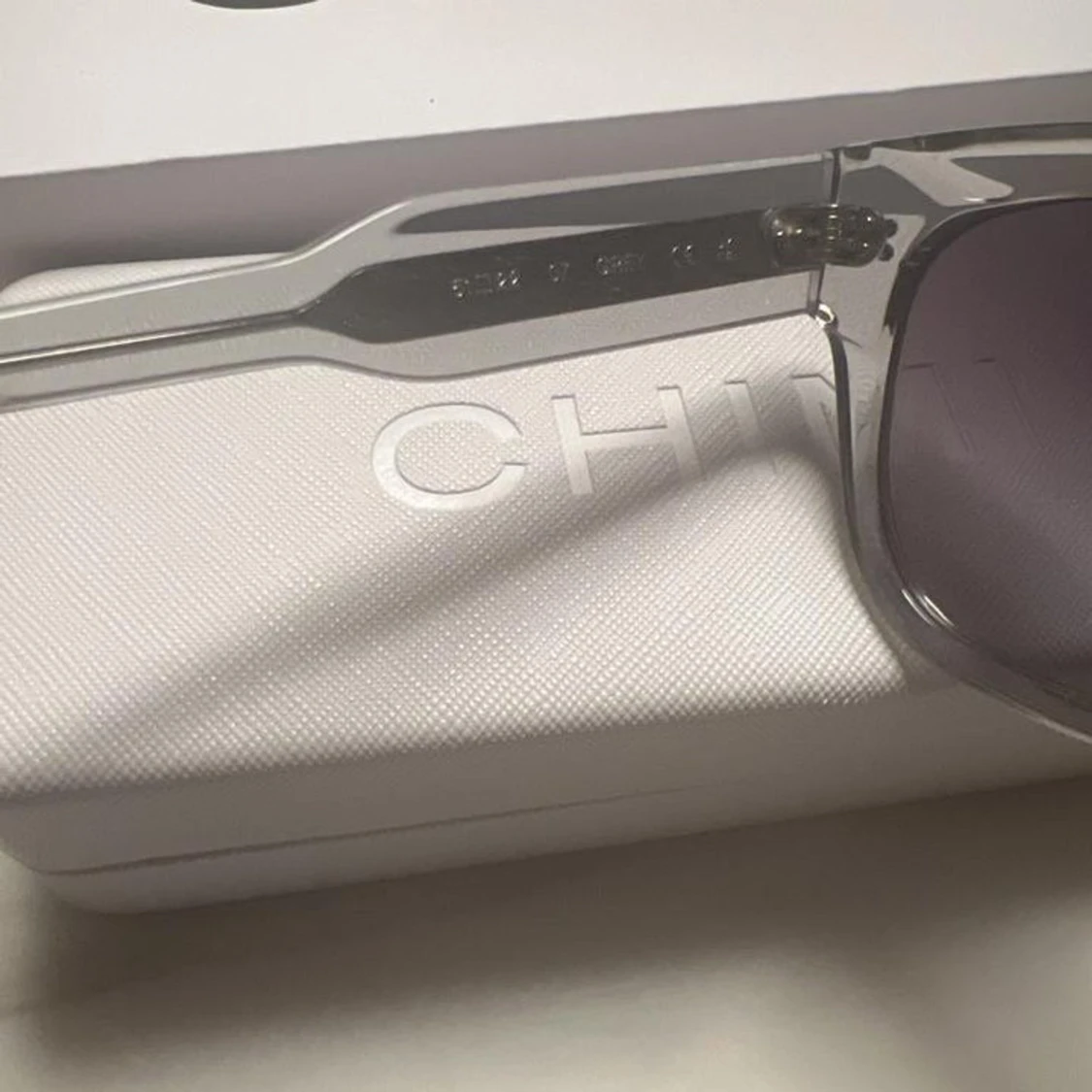 Grå solglasögon från Chimi 07 - 90