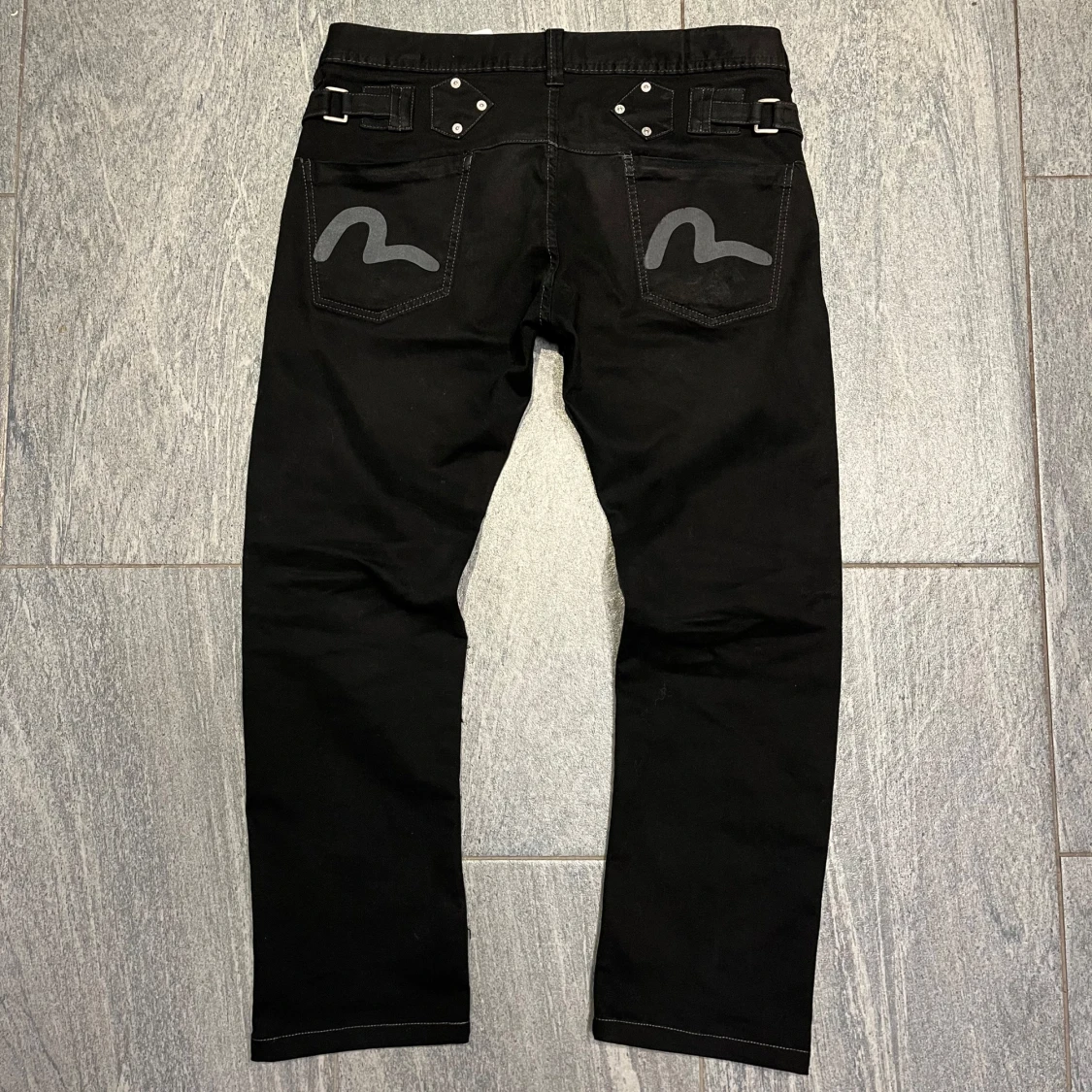 Svarta jeans från Evisu
