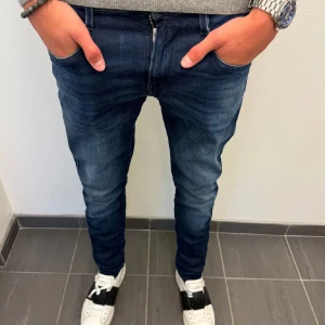 Replay Anbass Jeans - Feta Replay Anbass Jeans // Storlek 30/32 // Kontakta för fler frågor och funderingar!🙌🏻