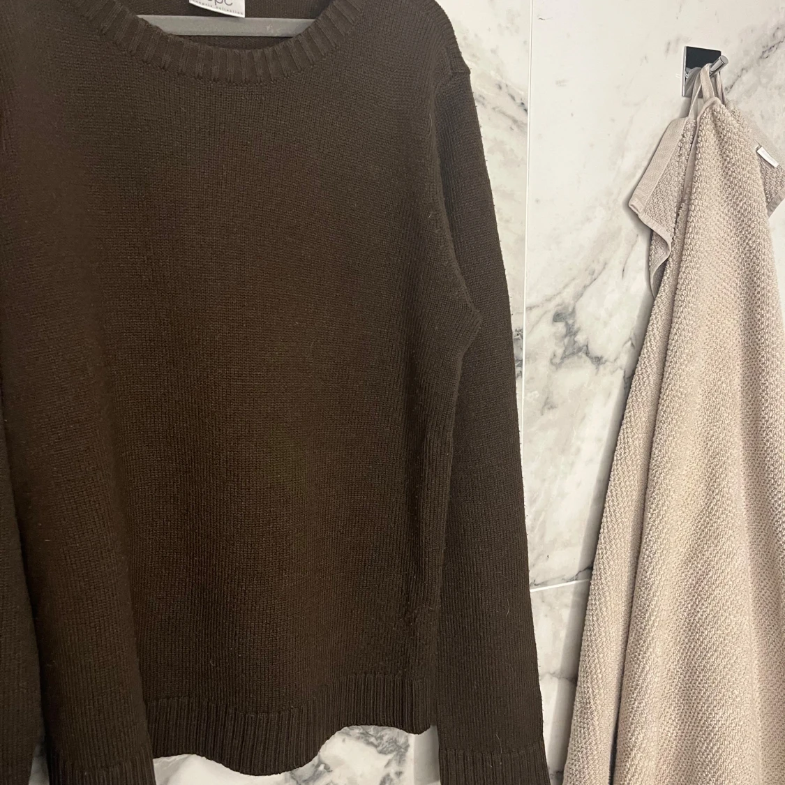 Brun stickad tröja  - 90