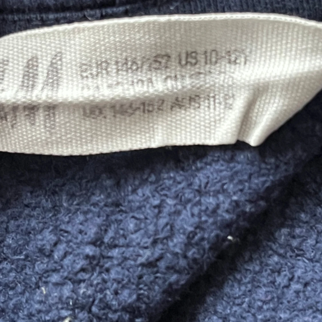 Mörkblå hoodie med gamer-tryck från H&M - 91