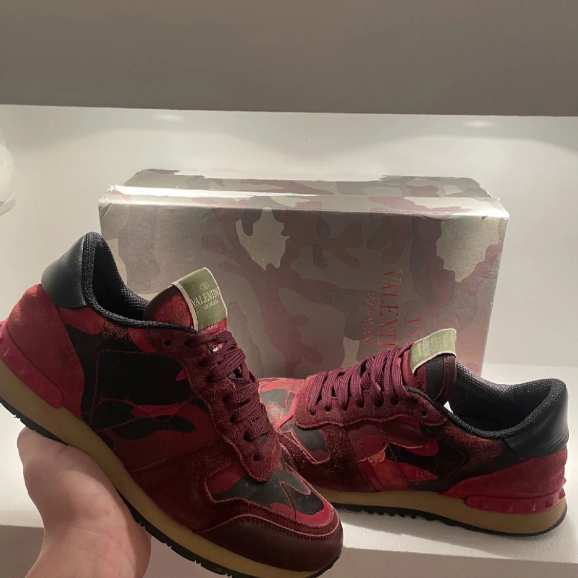 Valentino Rockrunner sneakers i röd och svart - 2