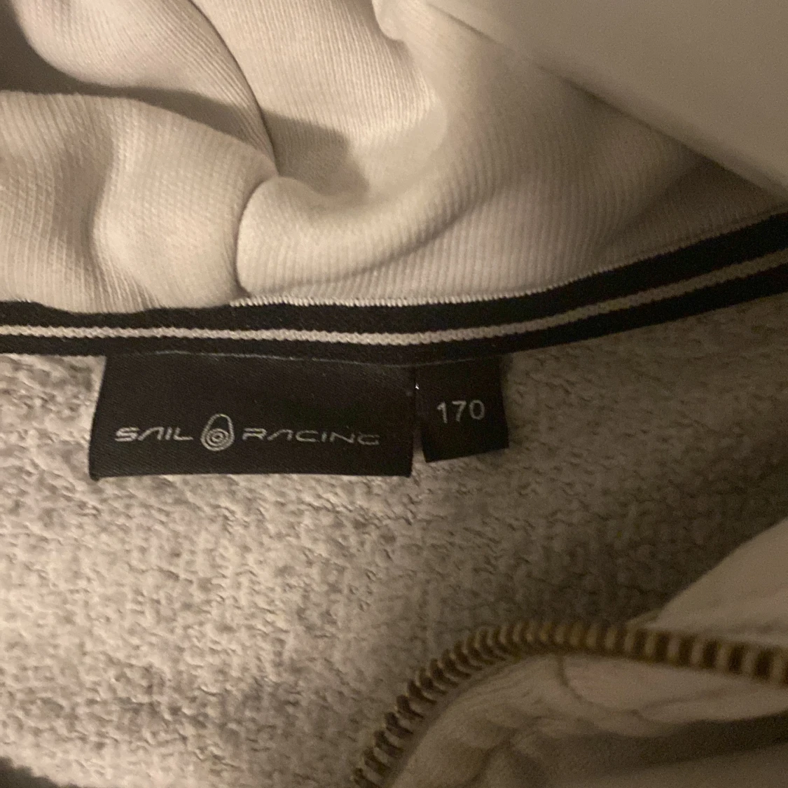 Vit hoodie från Sail Racing - 2