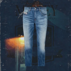 jeans från Diesel likt dondup - Feta blå jeans från diesel, använd 2-3 gånger. Storlek 29/32. DM vid fler frågor. 🎉