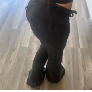 Kostymbyxor - Svarta kostymbyxor från Gina, xs