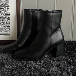 Boots med klack - Fina boots med klack. 