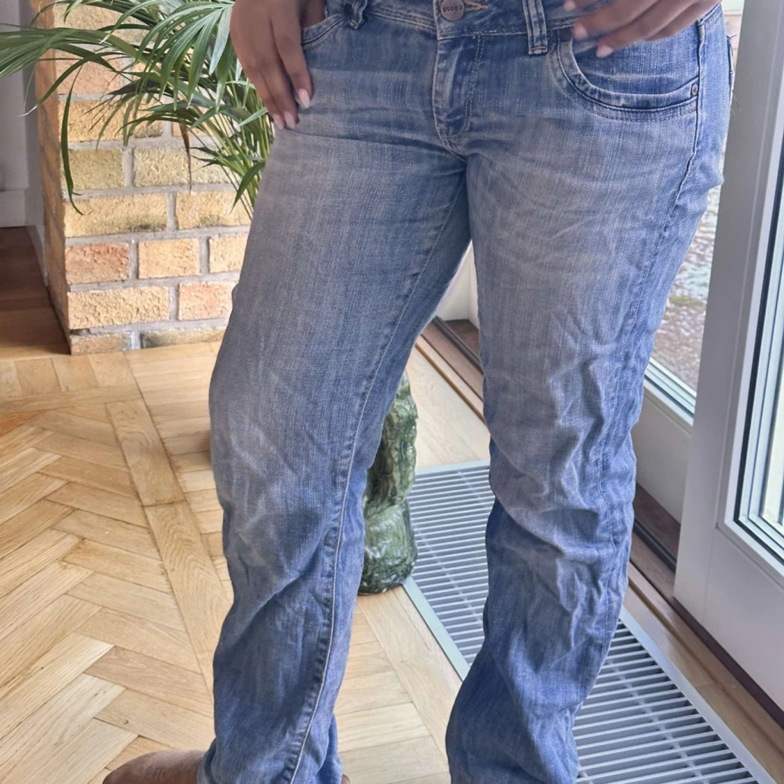 Blå jeans med bootcut - 1