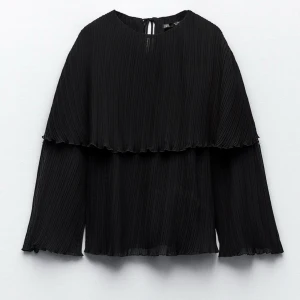 Svart blus - Svart blus från Zara, Ändast använd fåtal gånger. Säljs inte längre 