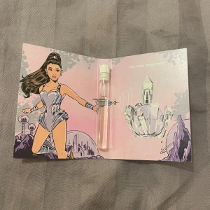 Ariana Grande R.E.M. Parfymprov - Aldrig testad