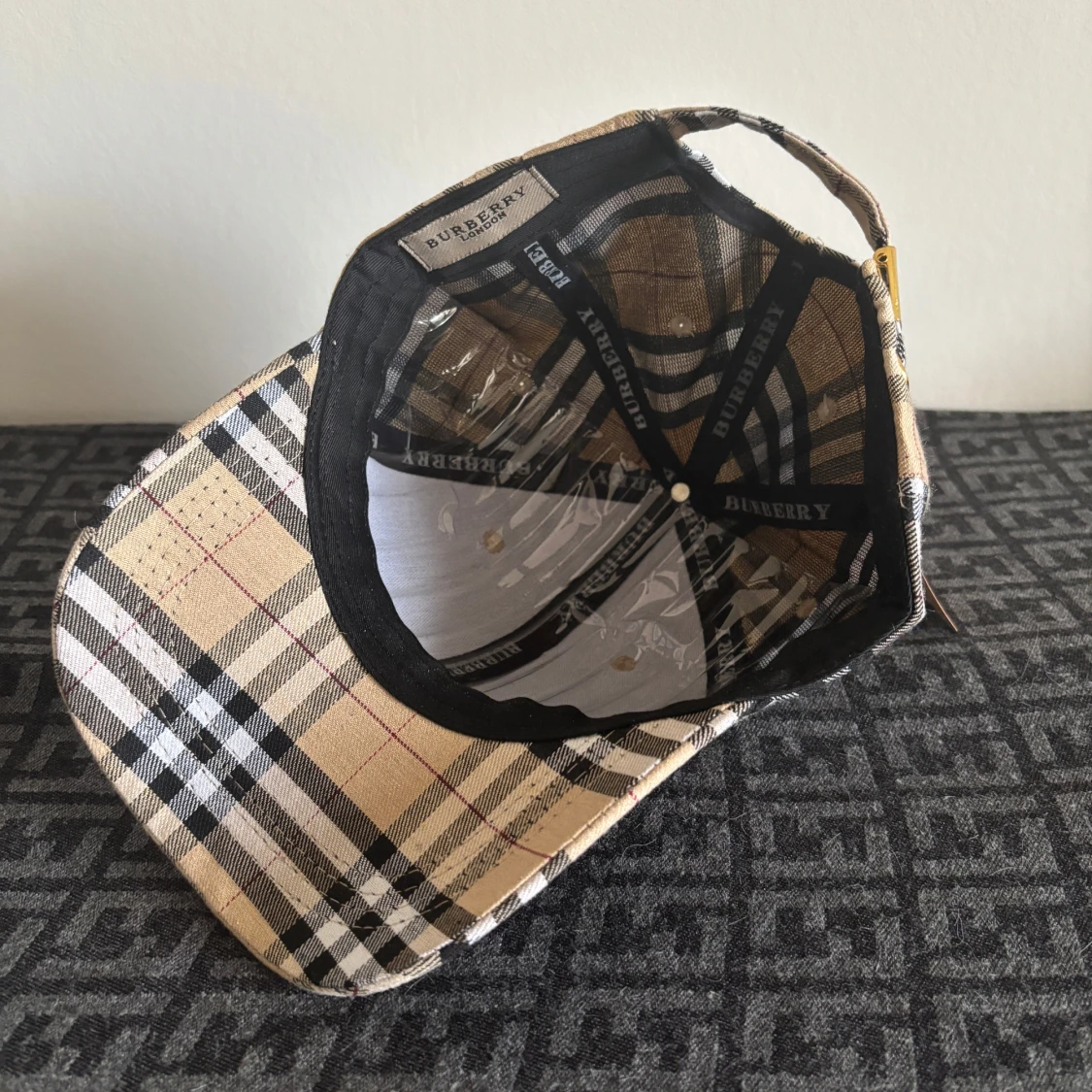 Rutig keps från Burberry - 2