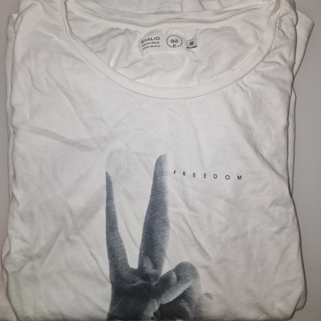 Vit t-shirt med peace tecken - 2