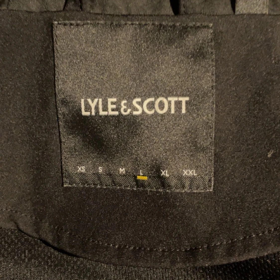 Svart jacka från Lyle & Scott - 3